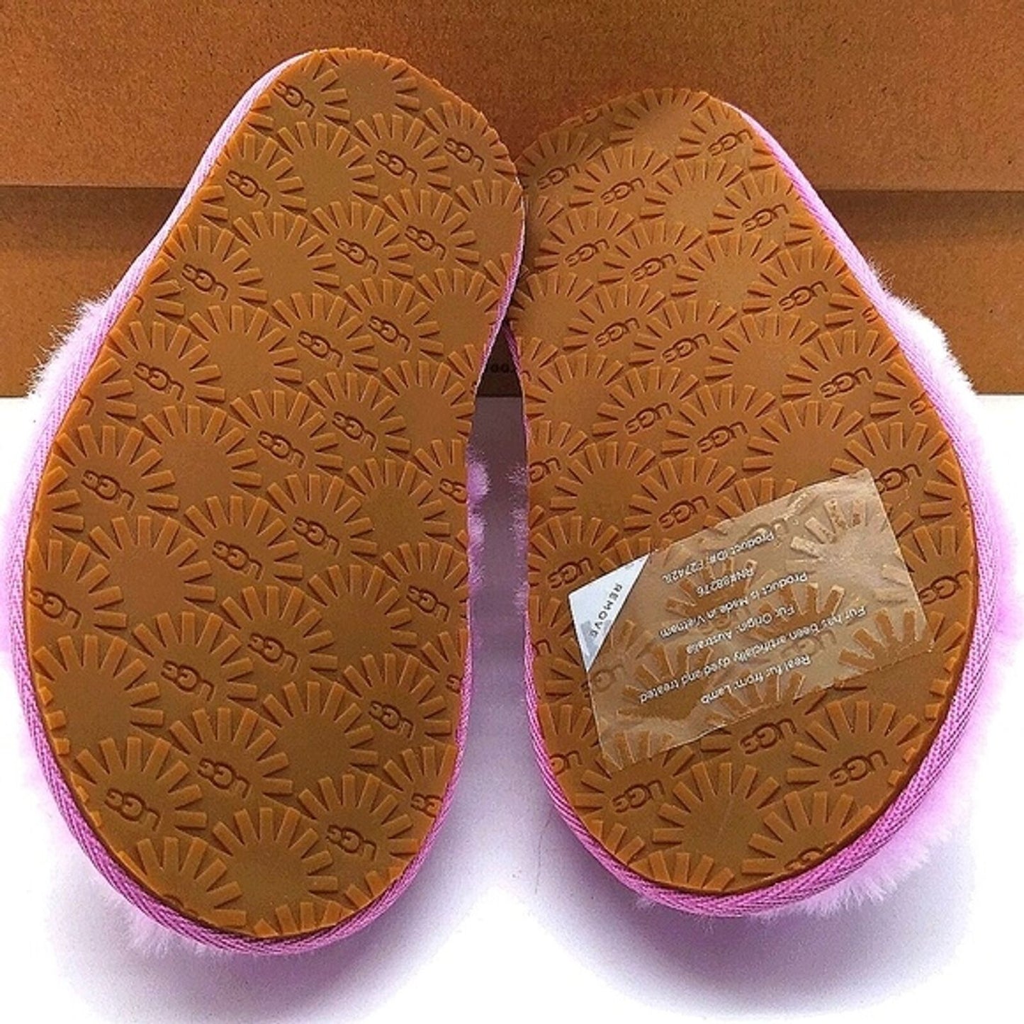 UGG Pink T Fluff Yeah Wavy Slippers Size 9 US girls toddler-SOLD OUT EVERYWHERE!