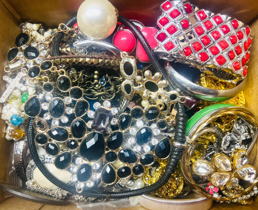 2 Pounds Unsorted Vintage to Modern Costume Jewelry Craft Broken Junk Lot, Rings, Earrings, Mismatched