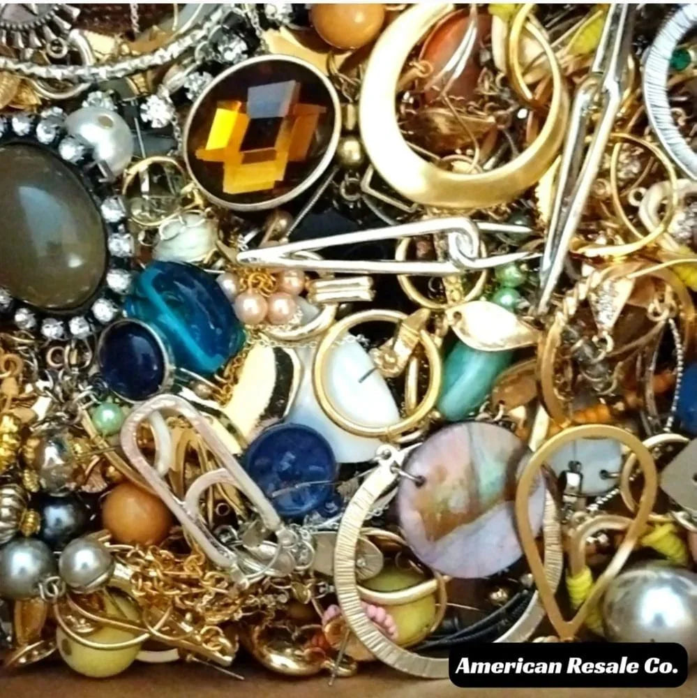 Jewelry Lot 1 Lb Unsorted Vintage to Now Costume Jewelry Craft Mismatched Lot, Necklaces, Earrings, etc. Treasure Hunt