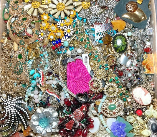 2 Pounds Unsorted Vintage to Modern Costume Jewelry Craft Broken Junk Lot, Rings, Earrings, Mismatched