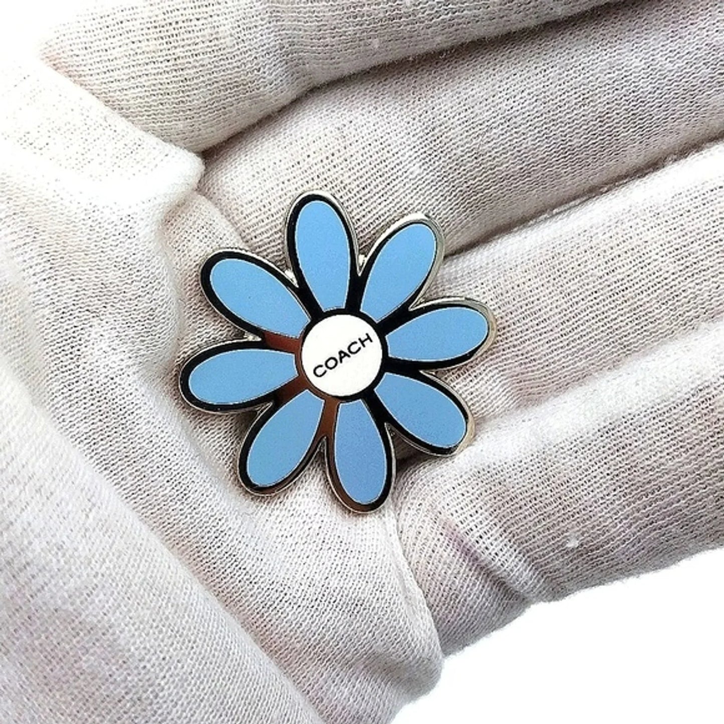 COACH Rare Vintage Sky Blue Daisy Kilt Pin Brooch Purse Backpack Charm