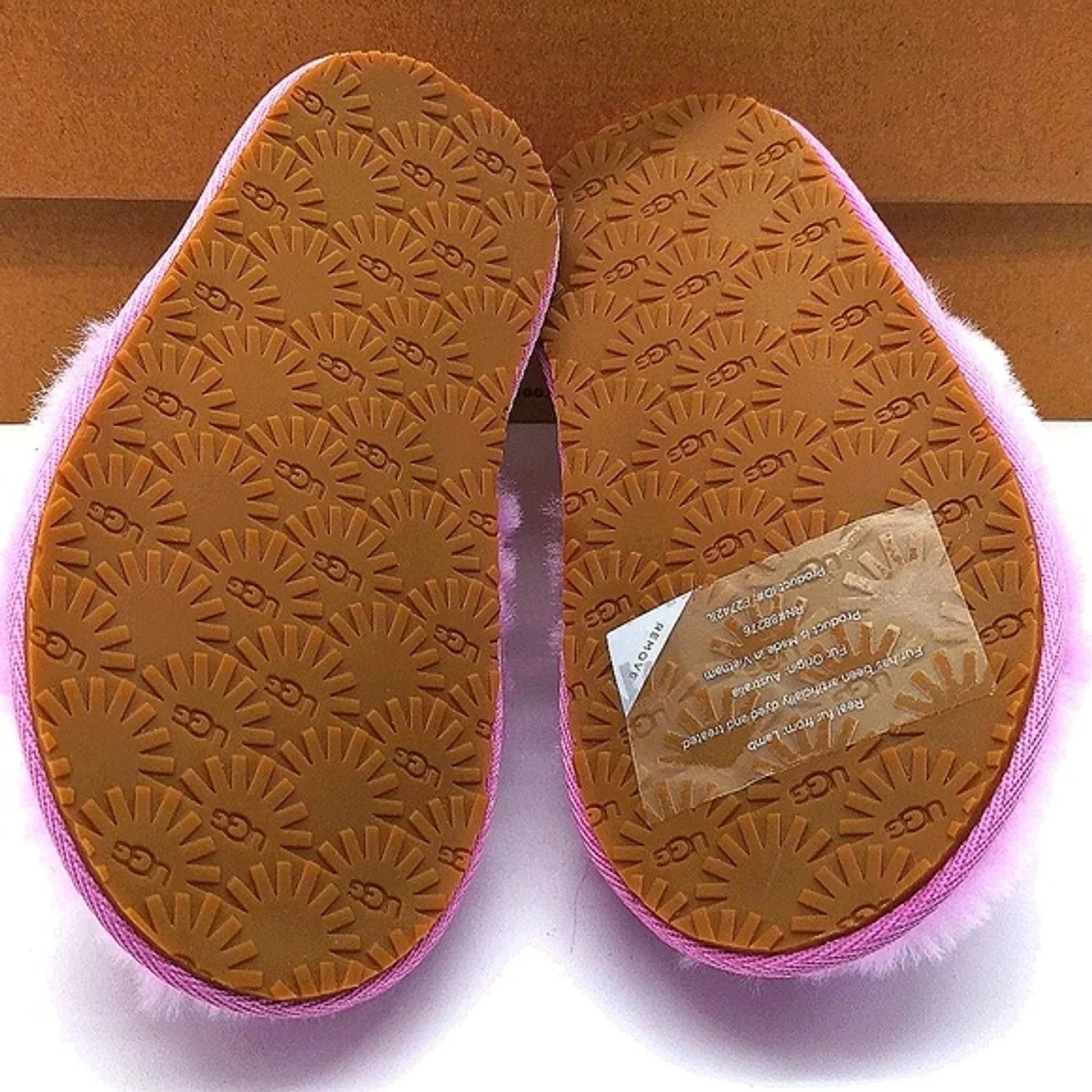 UGG Pink T Fluff Yeah Wavy Slippers Size 9 US girls toddler-SOLD OUT EVERYWHERE!