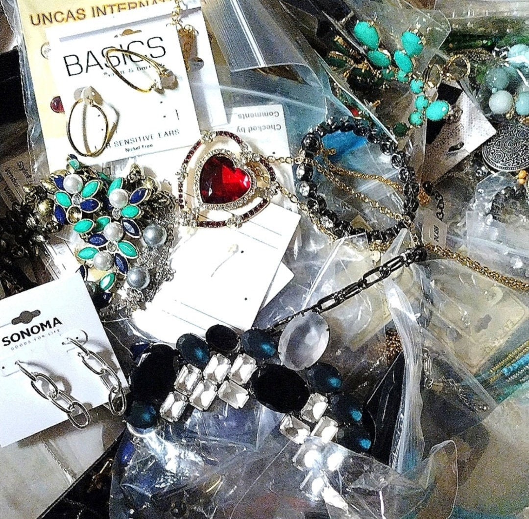 5 lbs 90% GOOD Jewelry Lot-Necklaces,Bracelets,Earrings-Returns-ALL METAL-Craft Gold tone Silver tone Findings