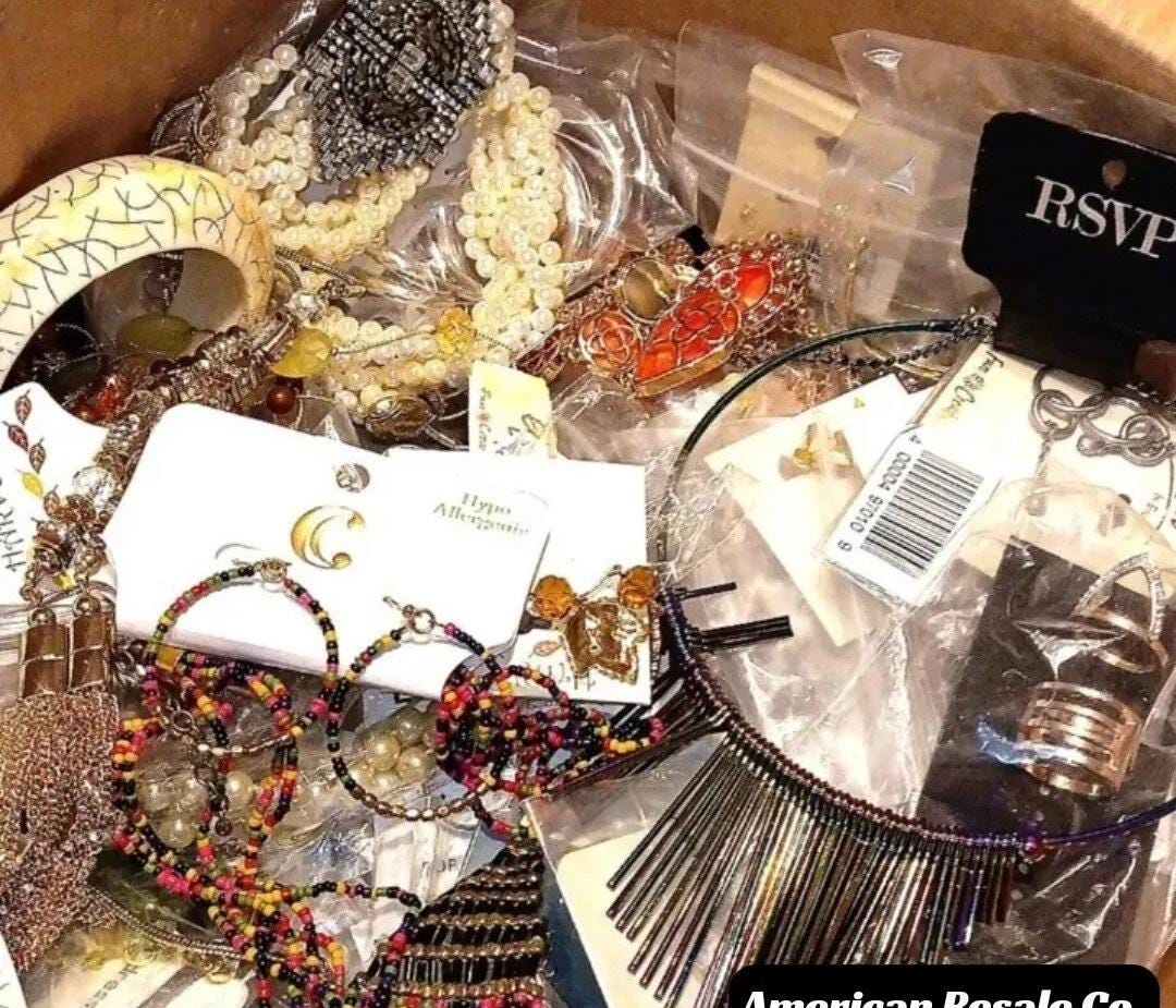5 lbs 90% GOOD Jewelry Lot-Necklaces,Bracelets,Earrings-Returns-ALL METAL-Craft Gold tone Silver tone Findings