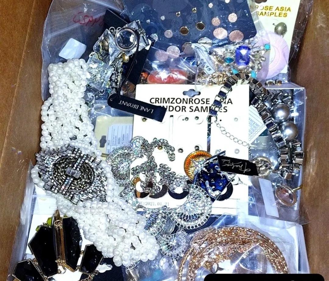 5 lbs 90% GOOD Jewelry Lot-Necklaces,Bracelets,Earrings-Returns-ALL METAL-Craft Gold tone Silver tone Findings